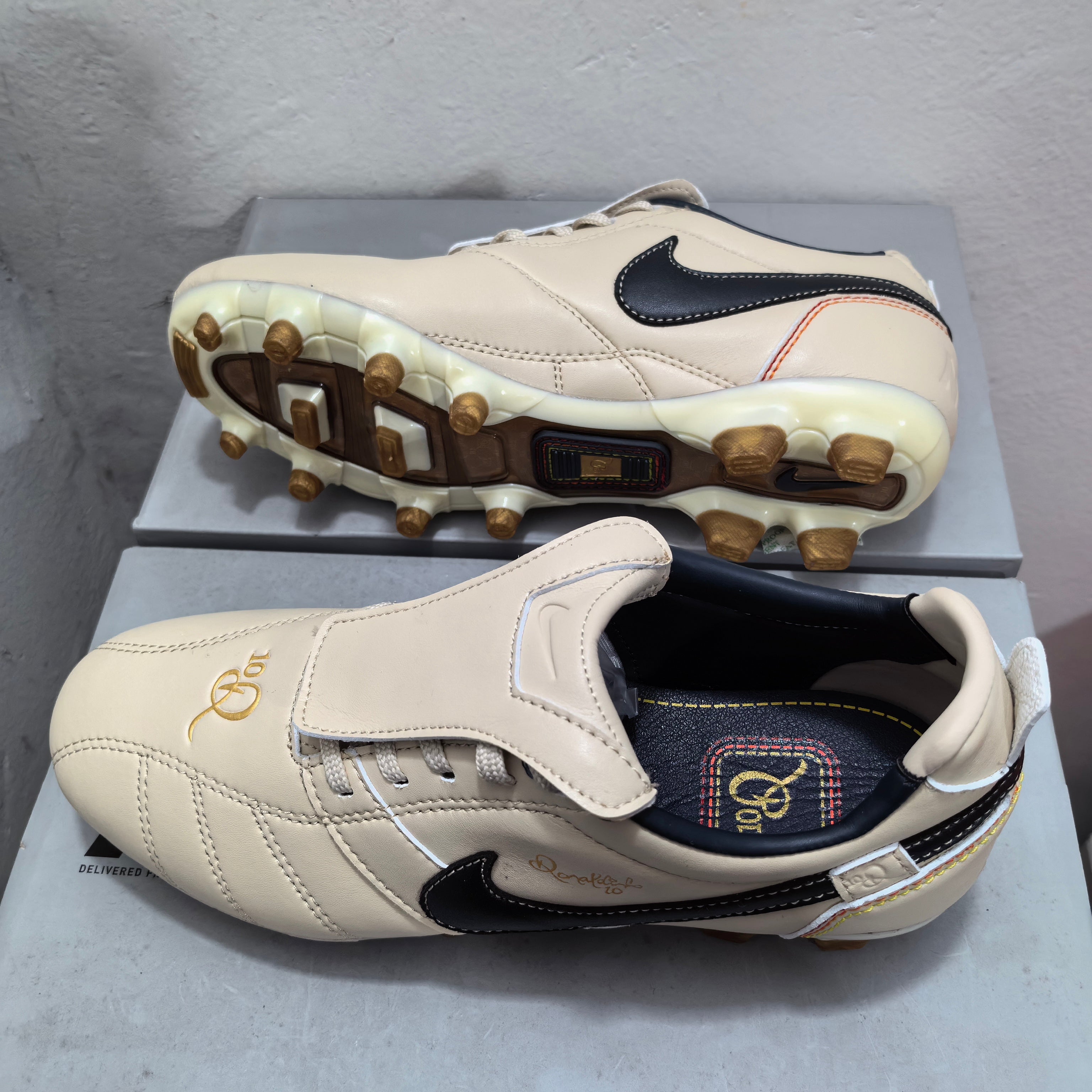 Nike R10