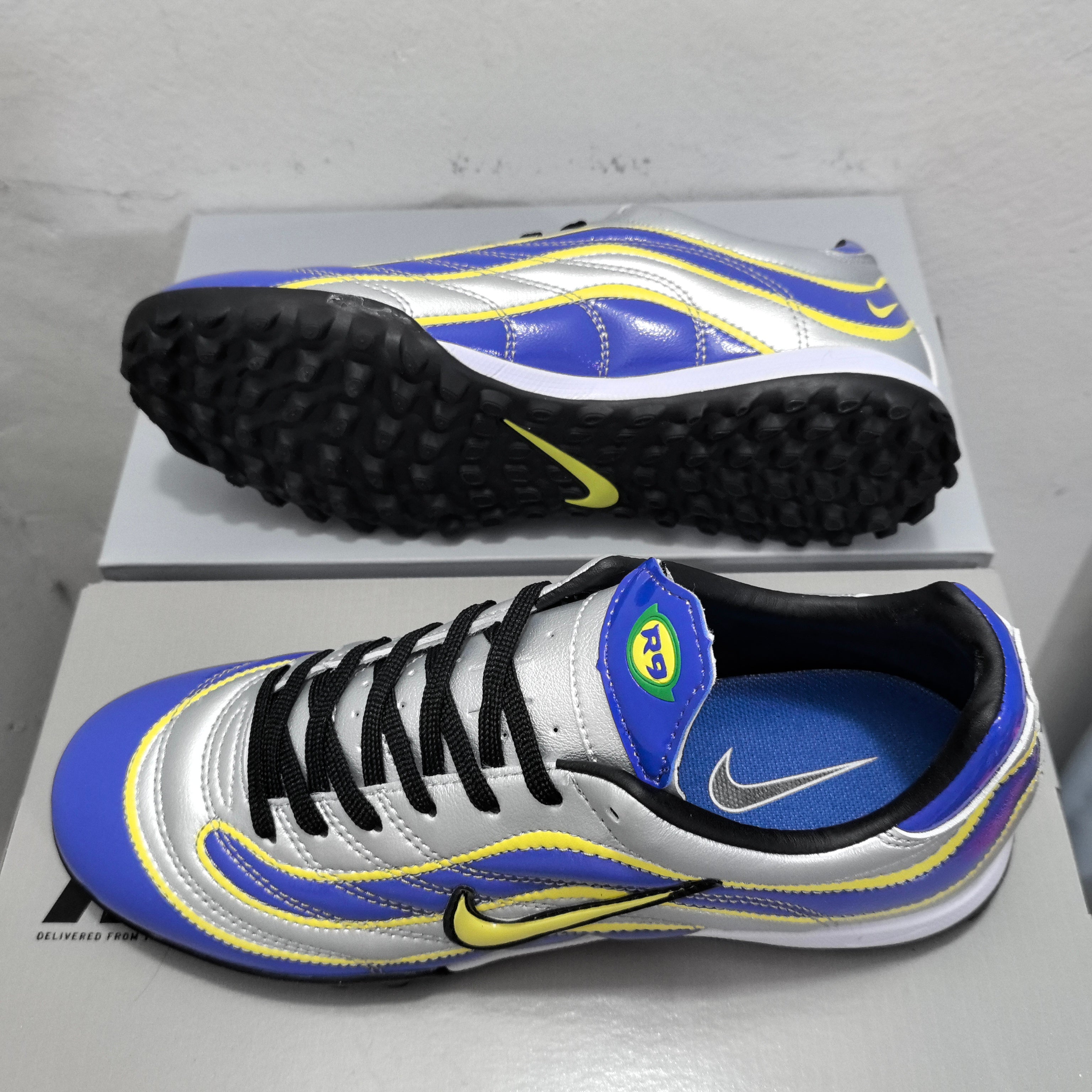 Nike R9