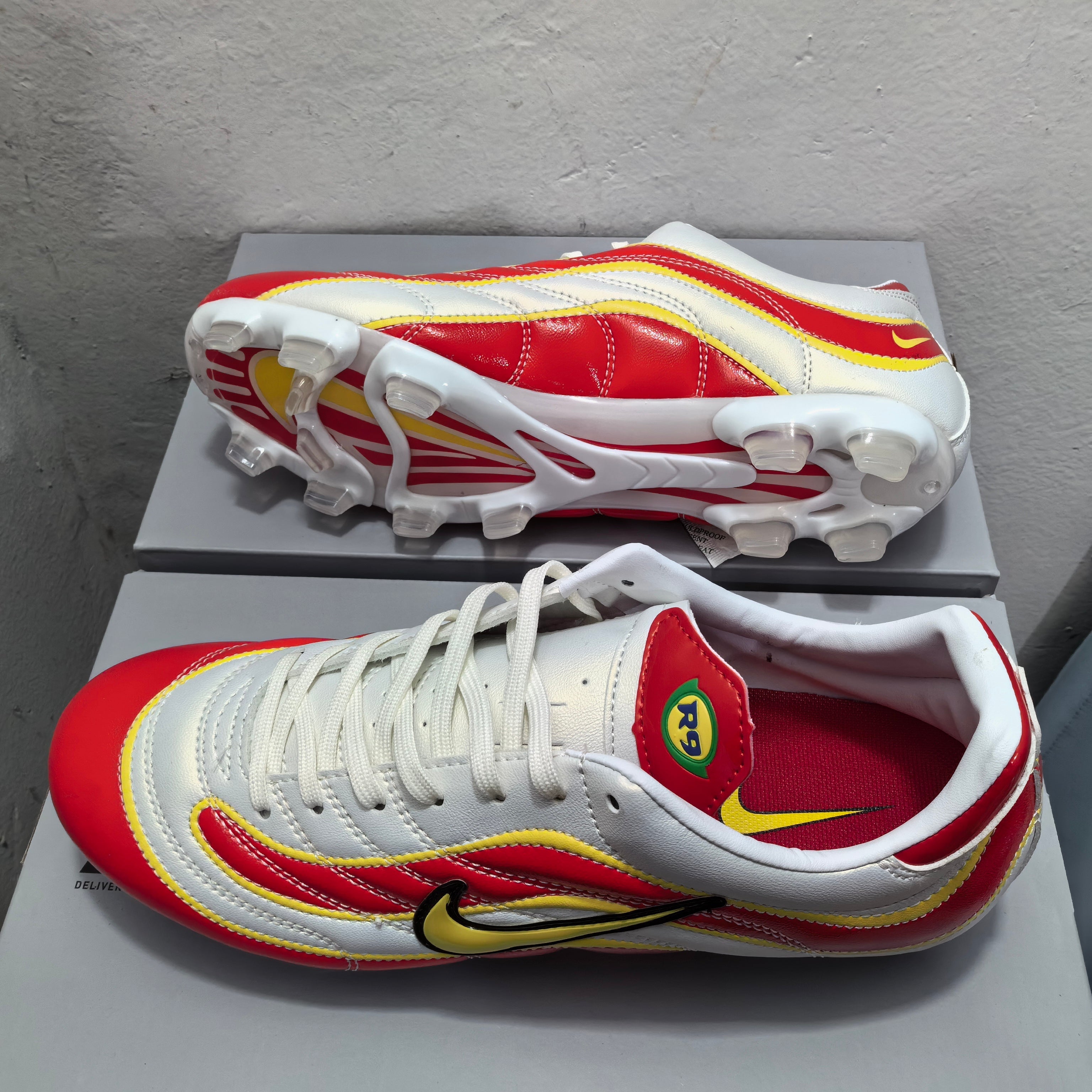 Nike R9