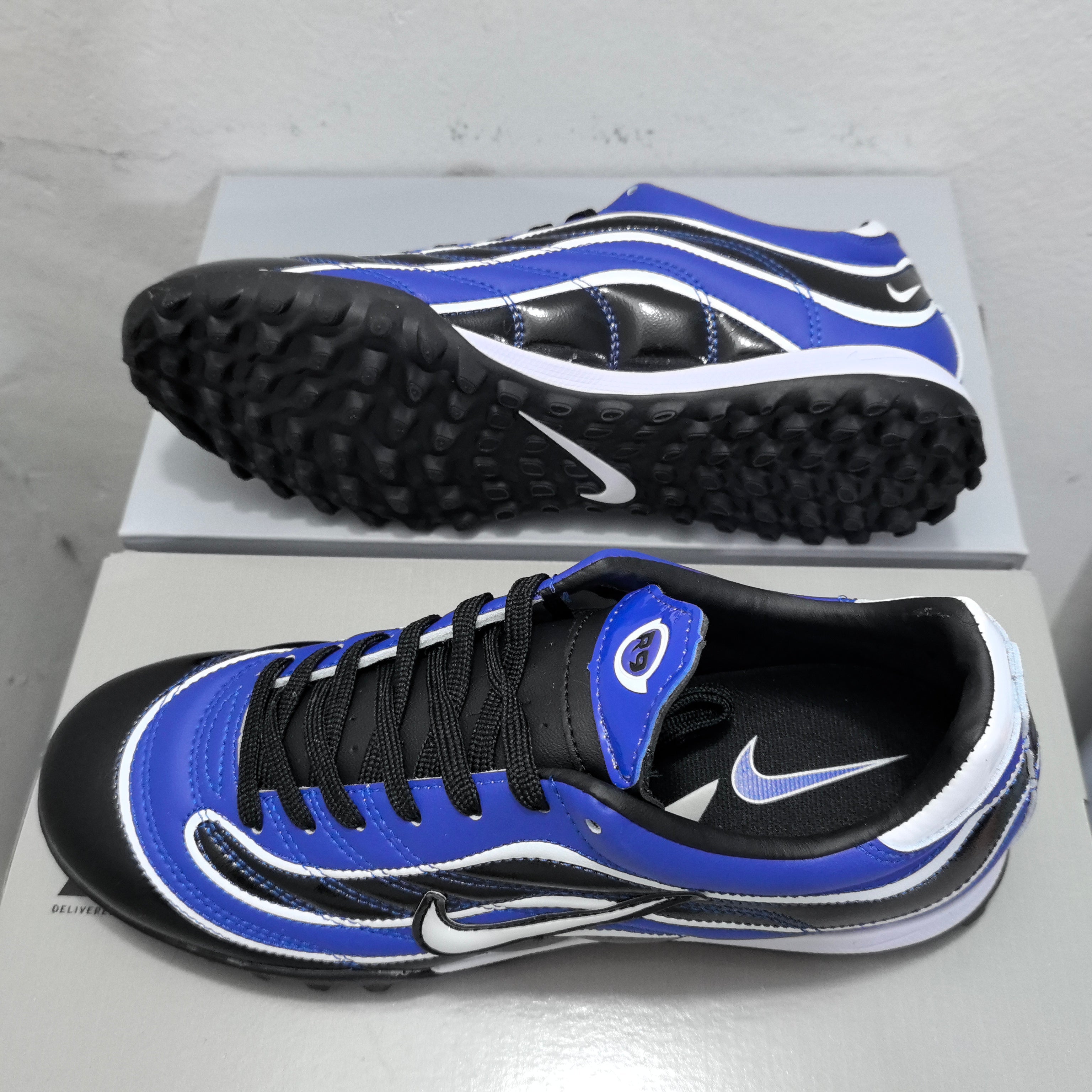 Nike R9