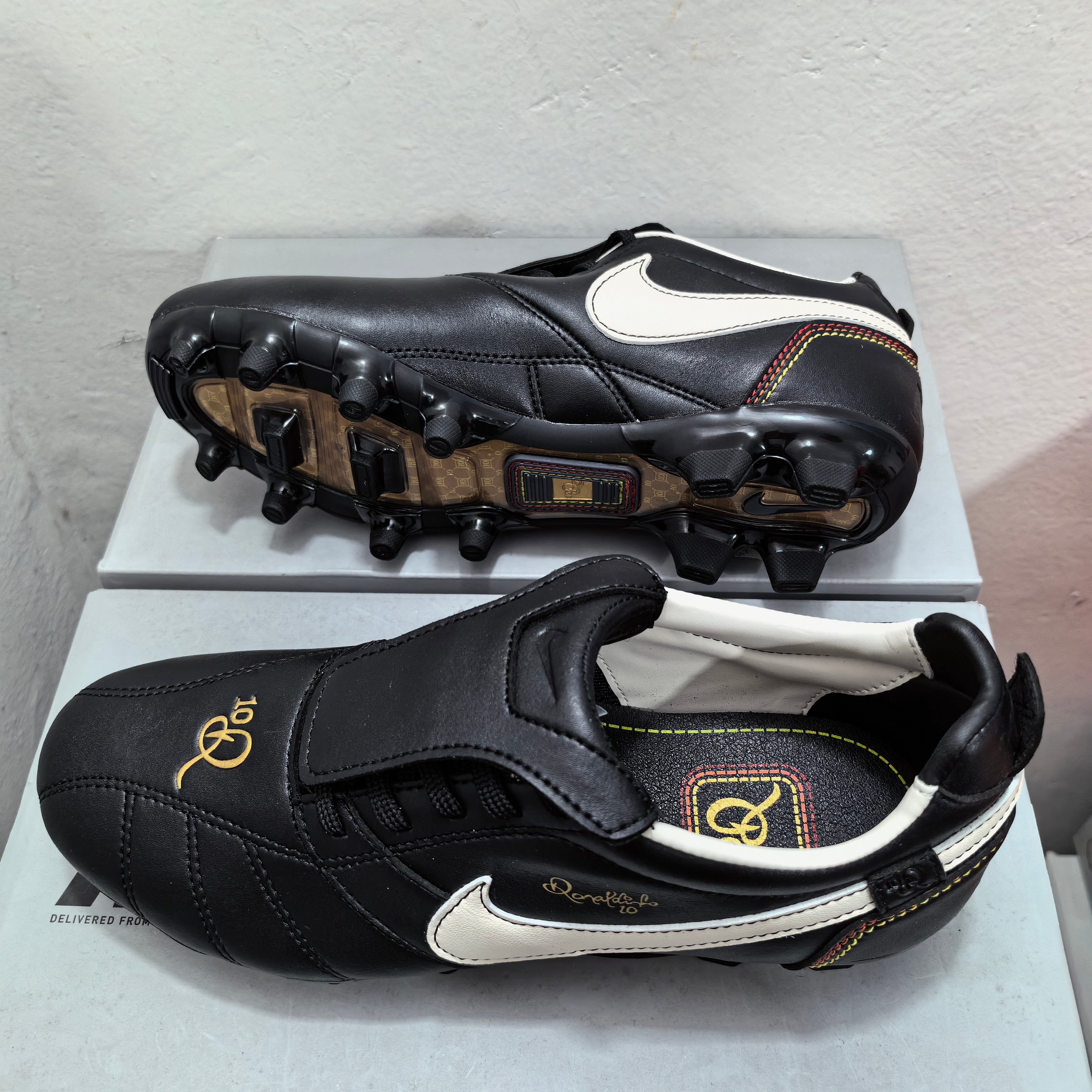 Nike R10