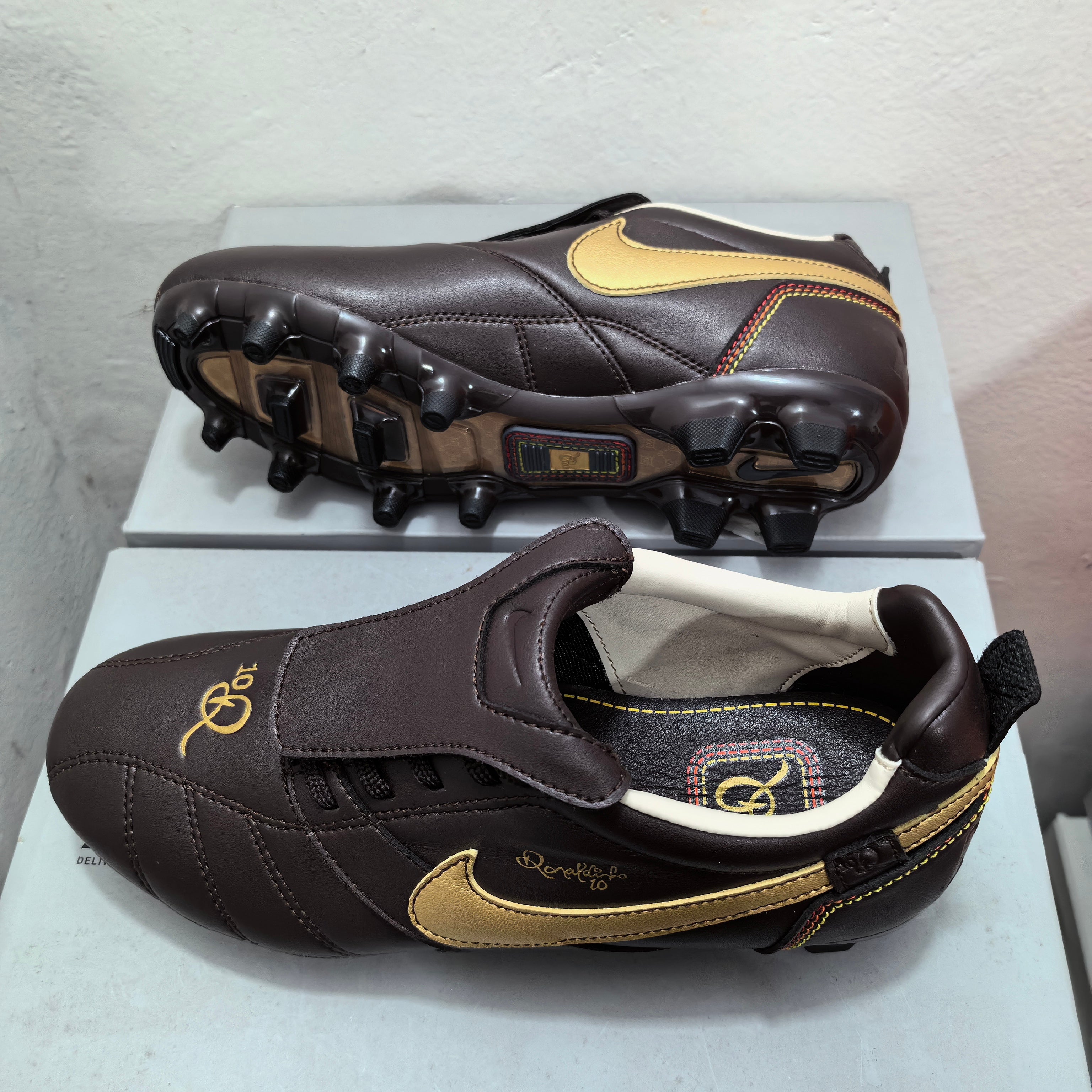 Nike R10