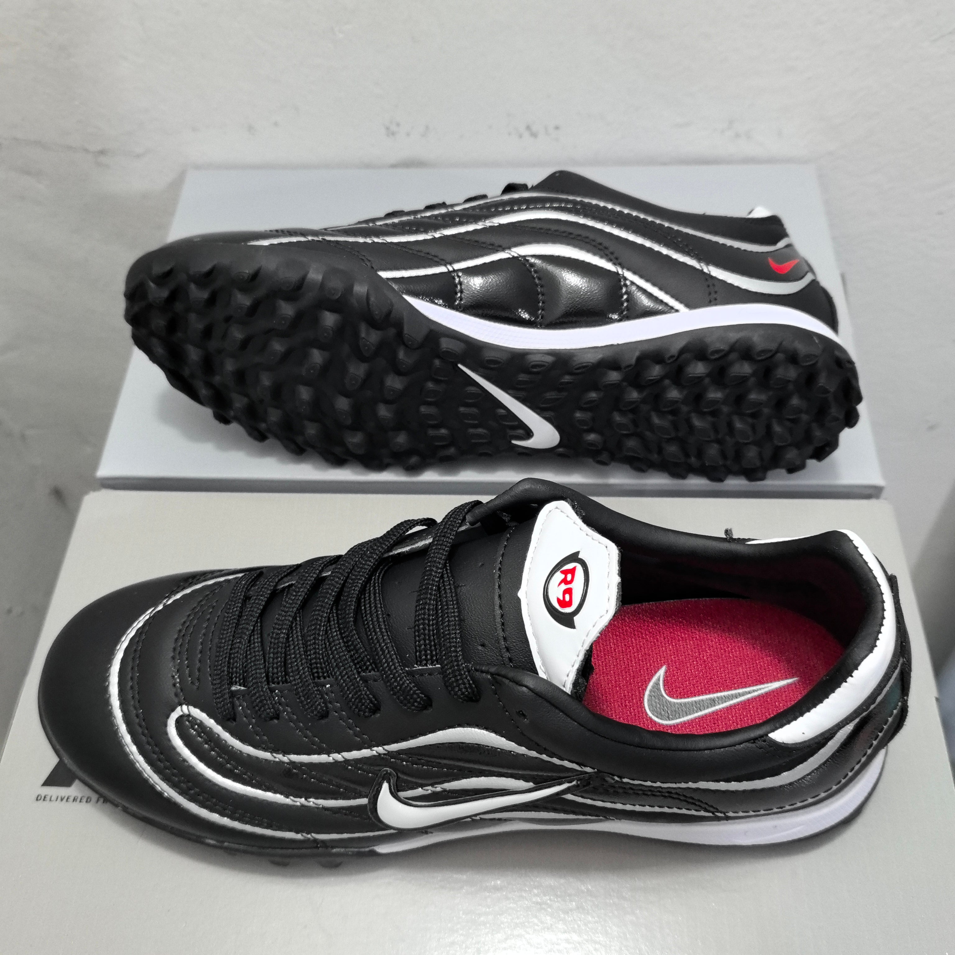 Nike R9